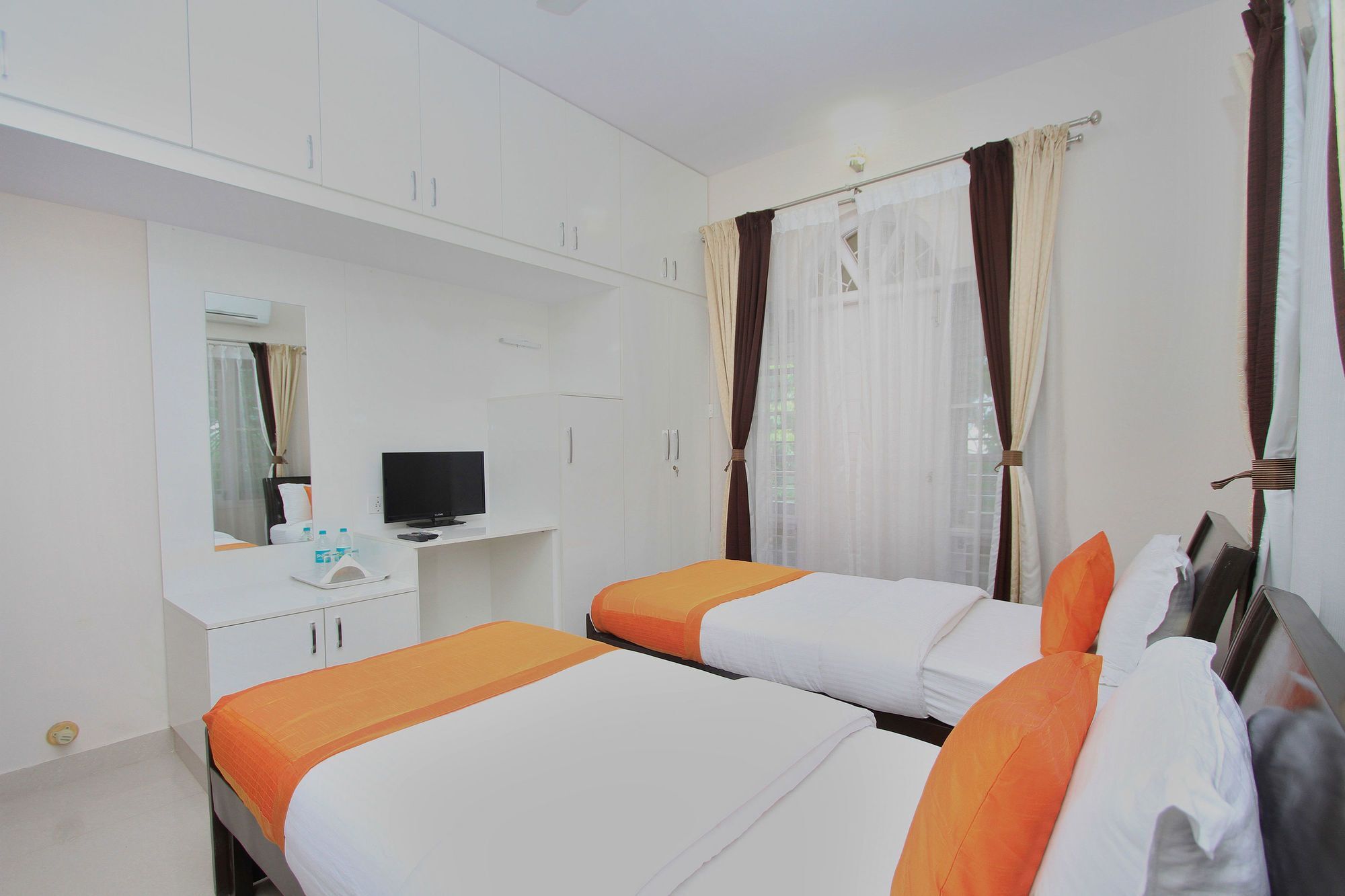 Oyo 9988 Hennur Road Hotel Бангалор Екстериор снимка